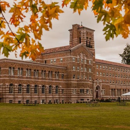 The Lodge At St Edward Park Kenmore Bagian luar foto