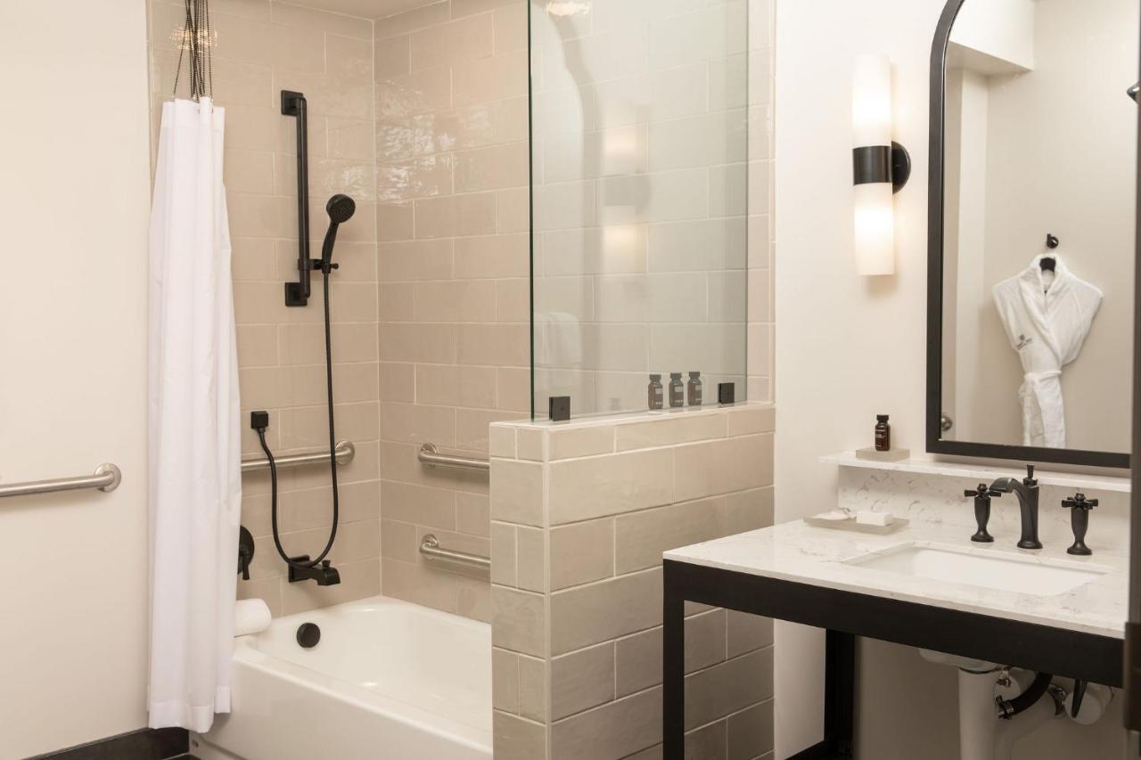 The Lodge At St Edward Park Kenmore Bagian luar foto