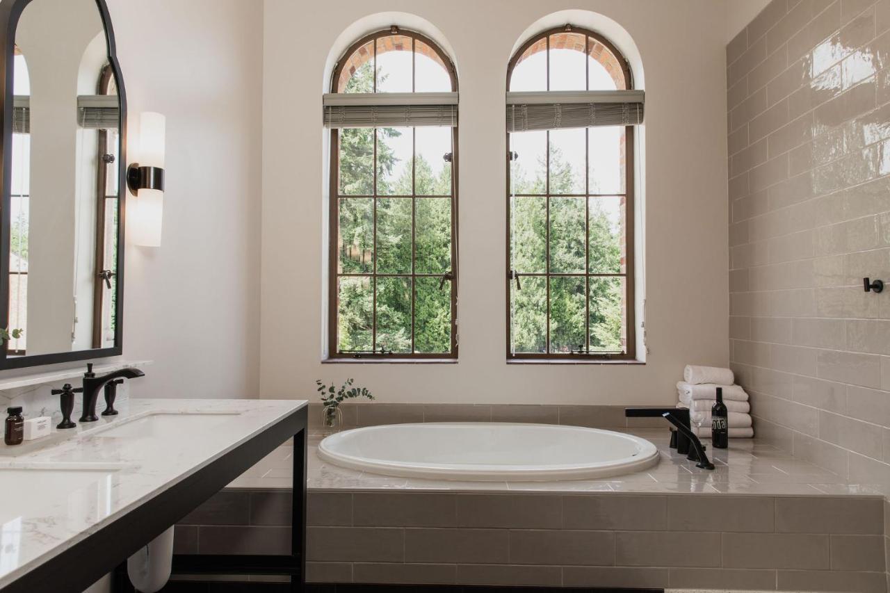 The Lodge At St Edward Park Kenmore Bagian luar foto