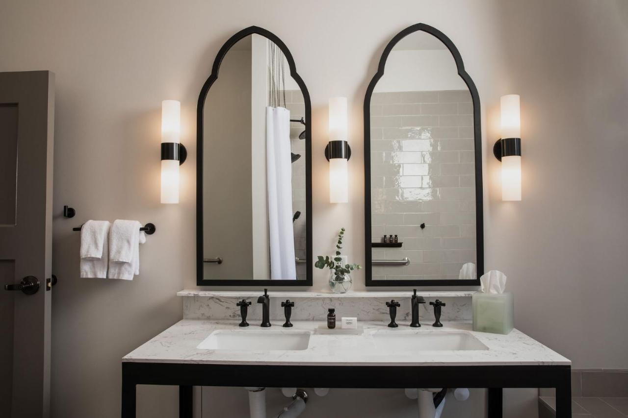 The Lodge At St Edward Park Kenmore Bagian luar foto