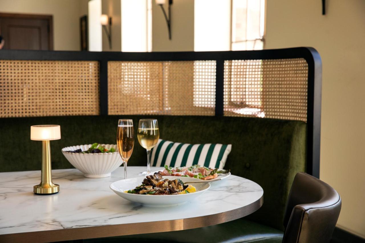 The Lodge At St Edward Park Kenmore Bagian luar foto
